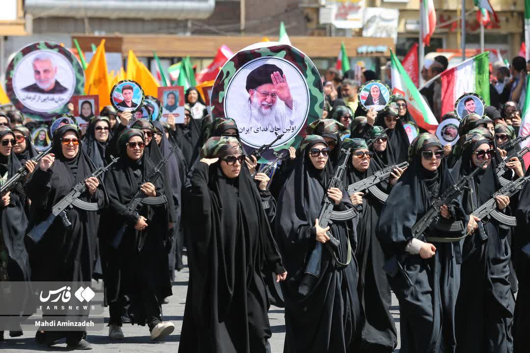 Yavar3138's tweet photo. از قلب کرمان، نگاهی به شکوهِ حضور 🇮🇷

مردم، با تمام وجود در میدان هستند.

روایتِ امروز، روایتِ ایستادگی است.

#جانفدای_ایران
#جانفدایان_کرمانی https://t.co/TQs1oNeqtd
