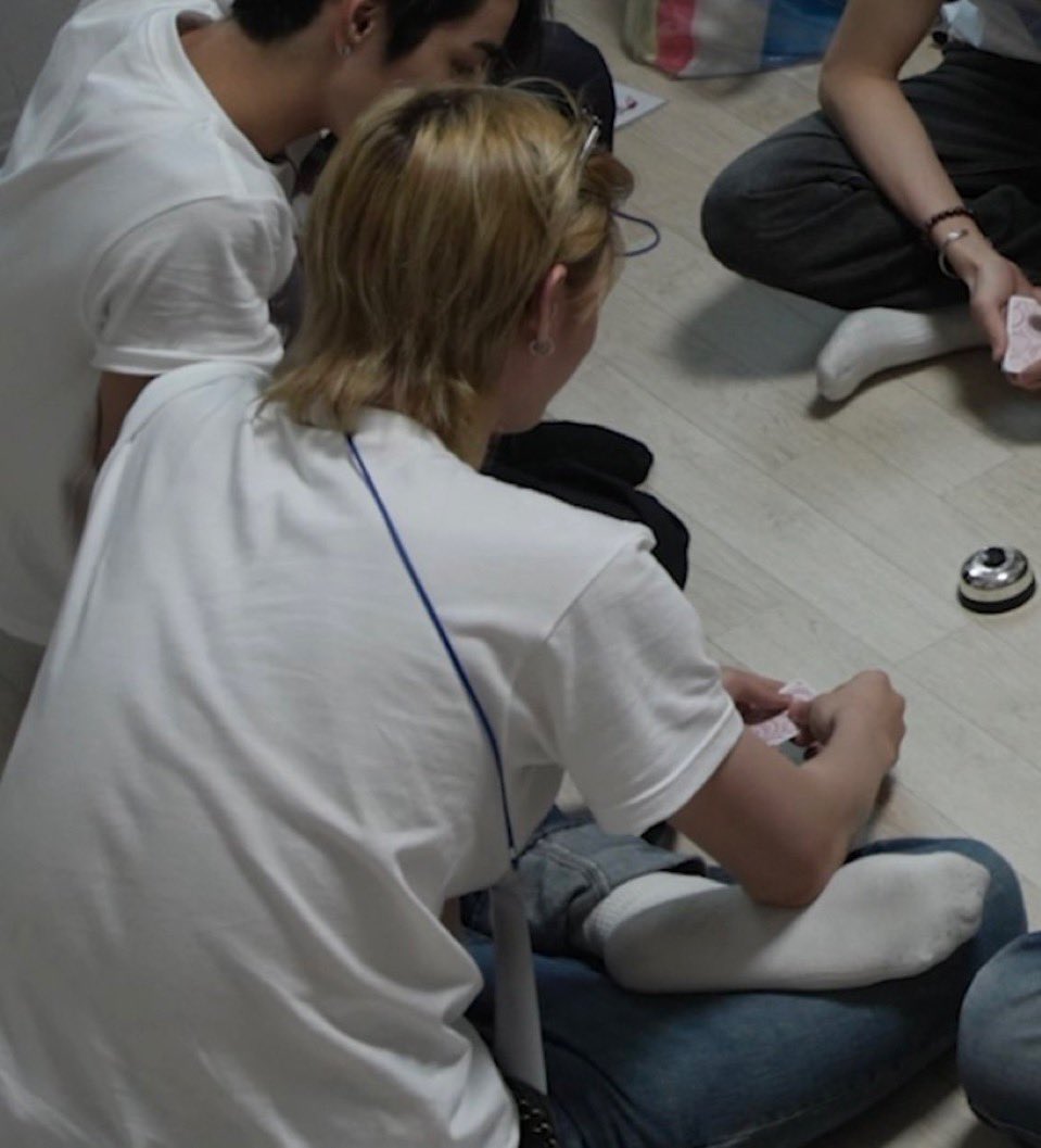 KpopSockMales tweet picture