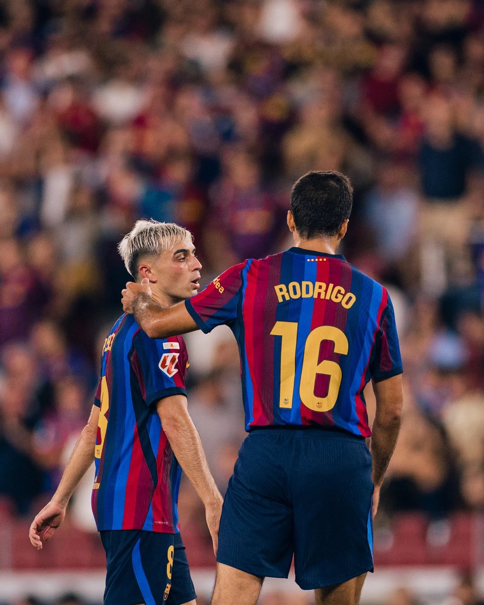 rodricelona's tweet photo. obsessed with their height difference https://t.co/iHX871EIx2