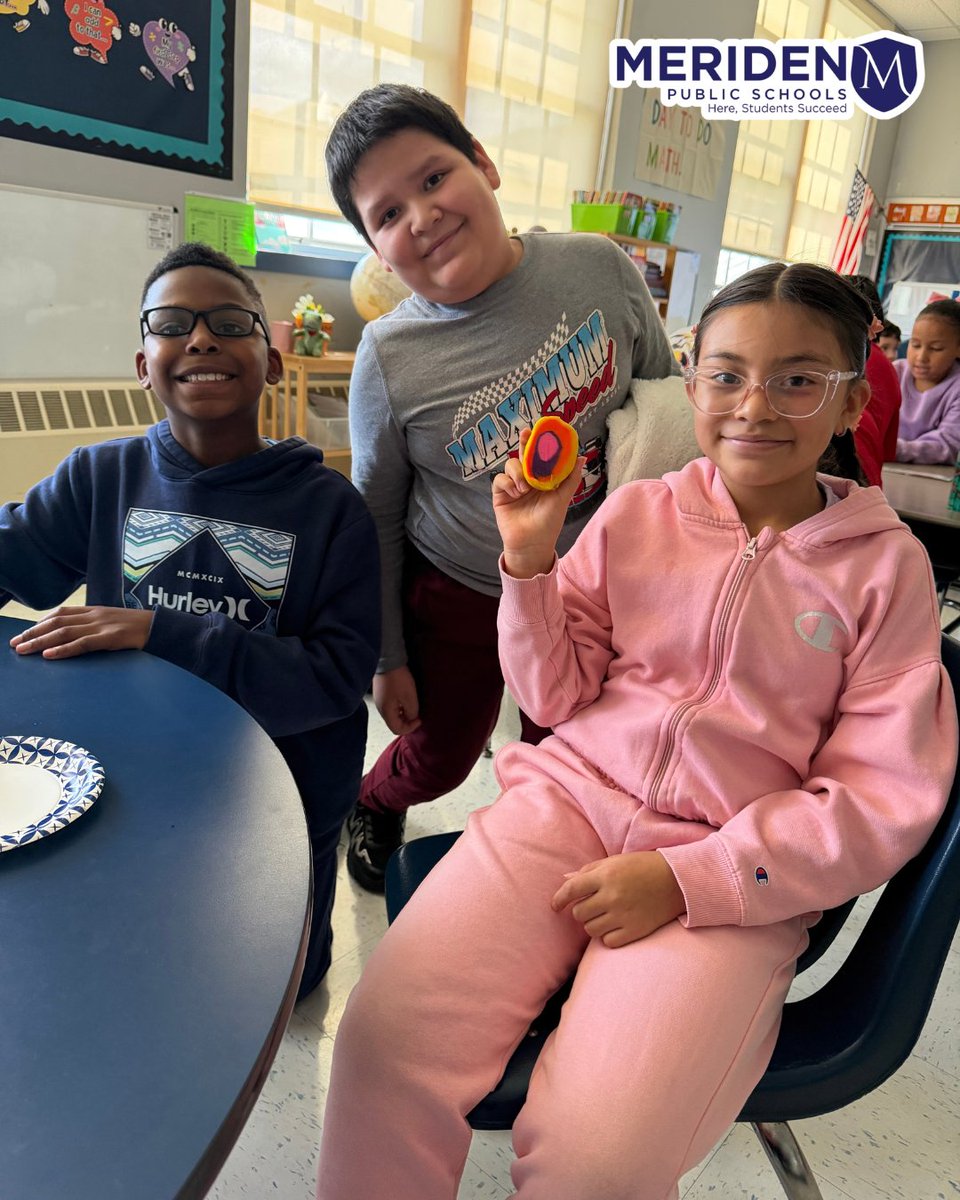 MeridenK12's tweet photo. John Barry Elementary Grade 4 students explored rocks, Earth, and its features in science! 🌎 Students created physical maps of Connecticut and built playdough models to explore Earth’s layers.

📸 Photo credit: Savanna Cleveland-McColl

#herestudentssucceed https://t.co/FaTBDjineH