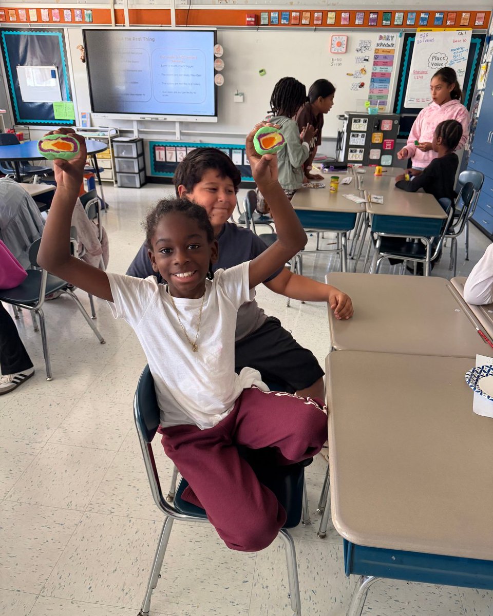 MeridenK12's tweet photo. John Barry Elementary Grade 4 students explored rocks, Earth, and its features in science! 🌎 Students created physical maps of Connecticut and built playdough models to explore Earth’s layers.

📸 Photo credit: Savanna Cleveland-McColl

#herestudentssucceed https://t.co/FaTBDjineH