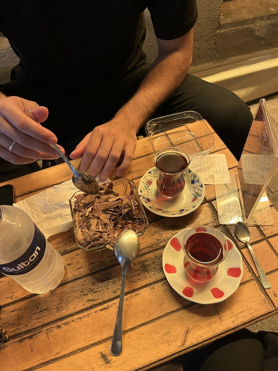 Meryeemhannee's tweet photo. 🌹 https://t.co/FOT8qfo4Y8
