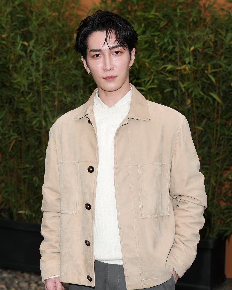 LevoreMagazine's tweet photo. Shota Watanabe looks sharp as he arrives for the Tod’s SS27 show in Milan. 🇮🇹✨

#ShotaWatanabe #Tods #TodsSS27 #MFW #MilanFashionWeek #LevoréMagazine https://t.co/aSP7fCvn0f