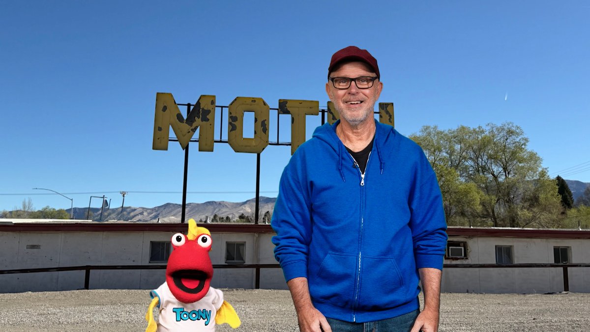tooninwithmetv's tweet photo. Good morning from Hotel Toony! (or should we say motel)
Toony opens a hotel! (with a lot of help from Bill!) 🏨
Classic cartoons include Chilly Willy, Porky Pig, and Heckle and Jeckle!
#ToonInWithMe #metv https://t.co/KMJk5SLu2j