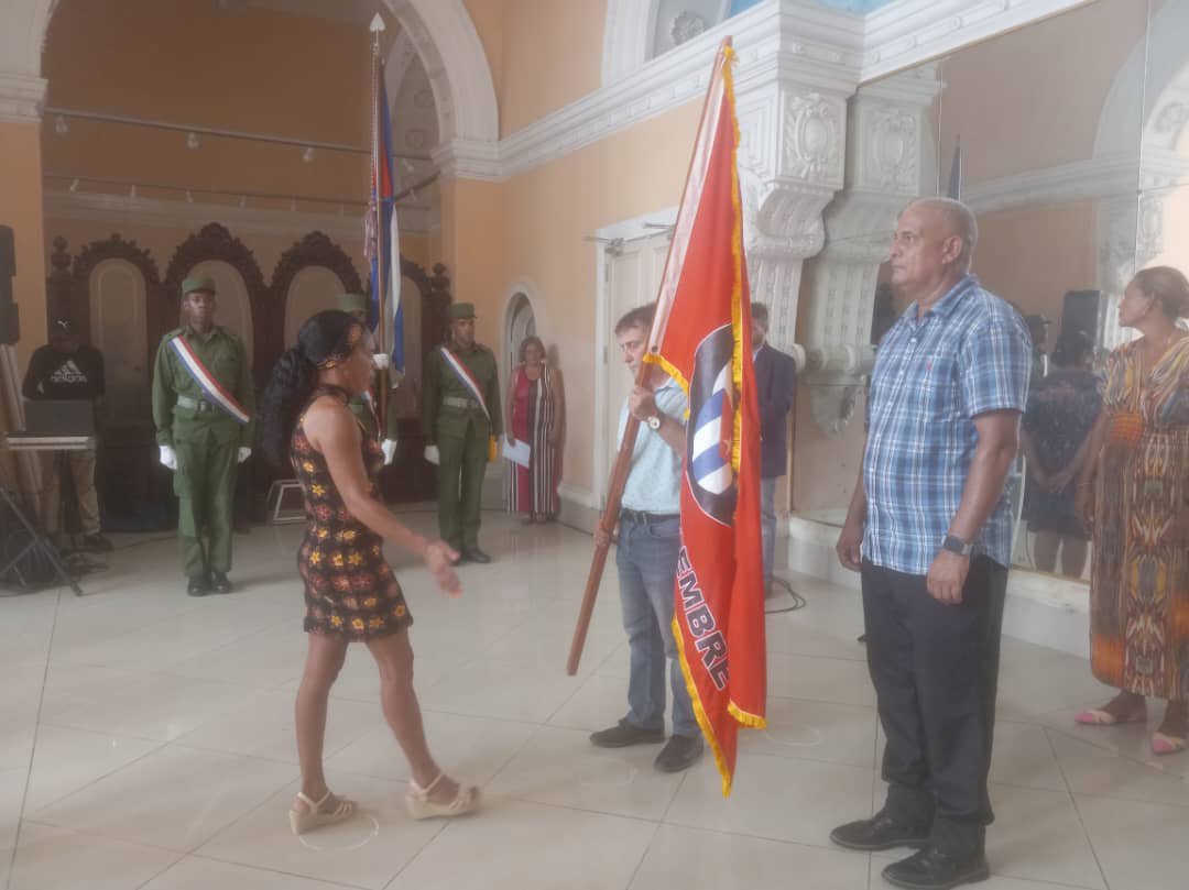 mariofsabines's tweet photo. Participamos en el acto de reconocimiento a cederistas destacados de nuestra provincia, personas humildes que, en medio de tantas dificultades, le dedican tiempo al trabajo de la organización en la base. 
#MatancerosEnVictoria
#CDR66 https://t.co/7KnRAQHyvo
