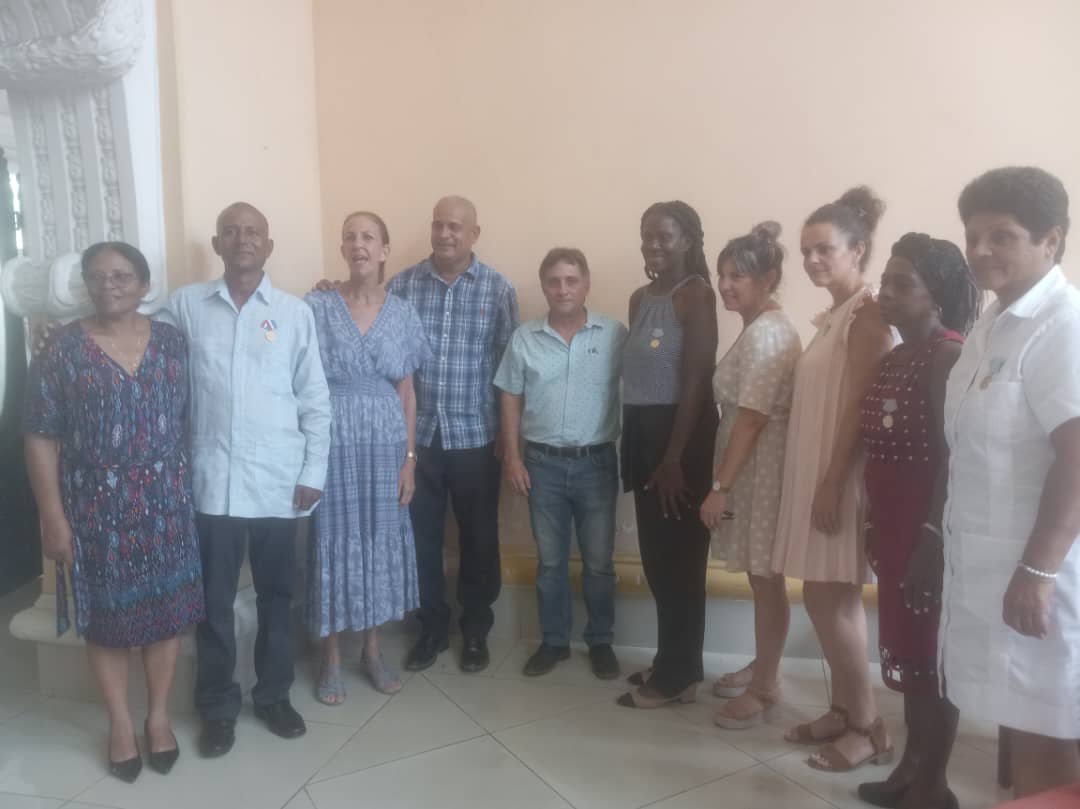 mariofsabines's tweet photo. Participamos en el acto de reconocimiento a cederistas destacados de nuestra provincia, personas humildes que, en medio de tantas dificultades, le dedican tiempo al trabajo de la organización en la base. 
#MatancerosEnVictoria
#CDR66 https://t.co/7KnRAQHyvo