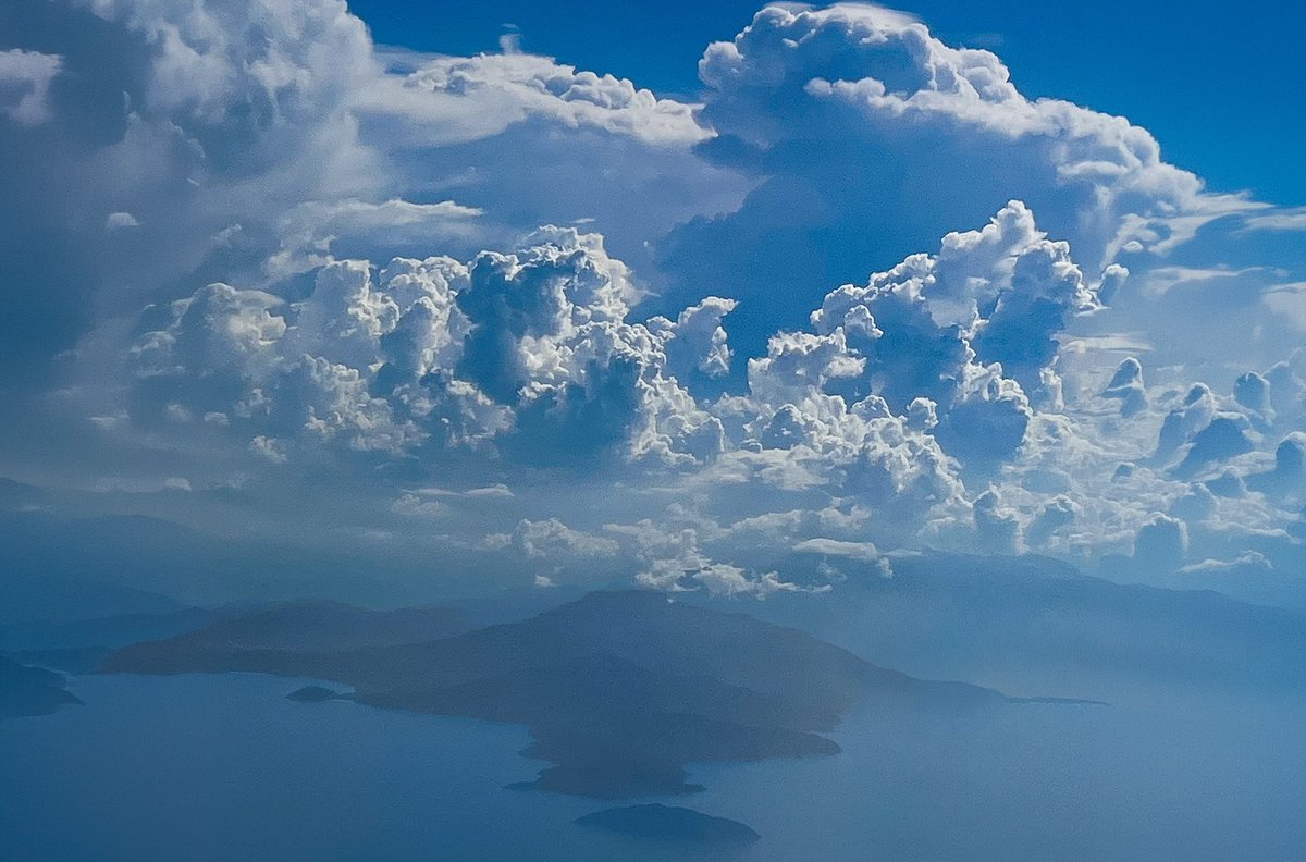 vk_soma's tweet photo. Castles in the sky https://t.co/GRobhPOJXH