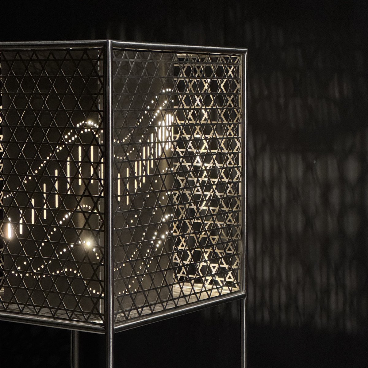 SanaaaMS's tweet photo. My first ever piece, نور البحر - Light of the Sea 🌊 

An incredibly insightful journey from concept to fabrication, exploring Emarati maritime heritage through the gargour, Al Nahma, light and touch. So much learned and incredibly rewarding to finally see it come to life 🫶🏼 https://t.co/zshhlEK79a