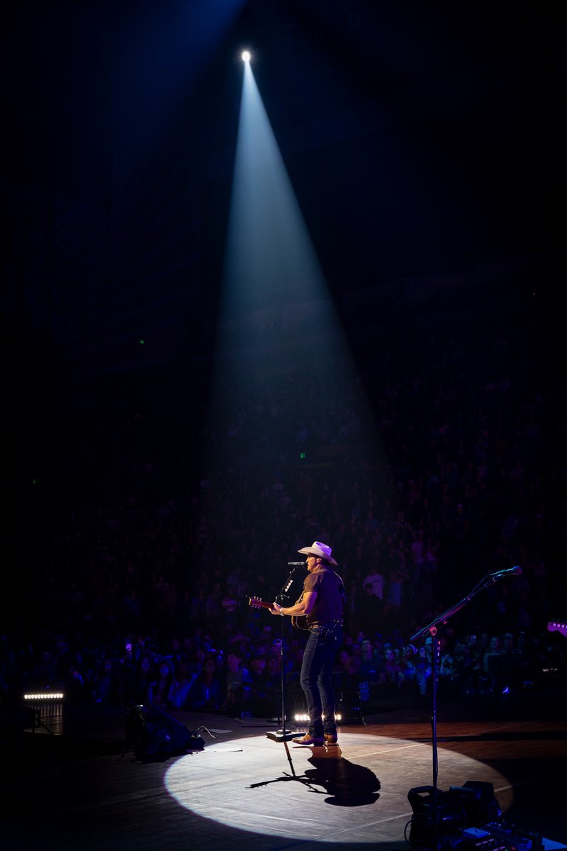 JonPardi's tweet photo. Fort Wayne brought the energy I needed! Youngstown Ohio, you’re up next! https://t.co/2VzDFyHPZ1