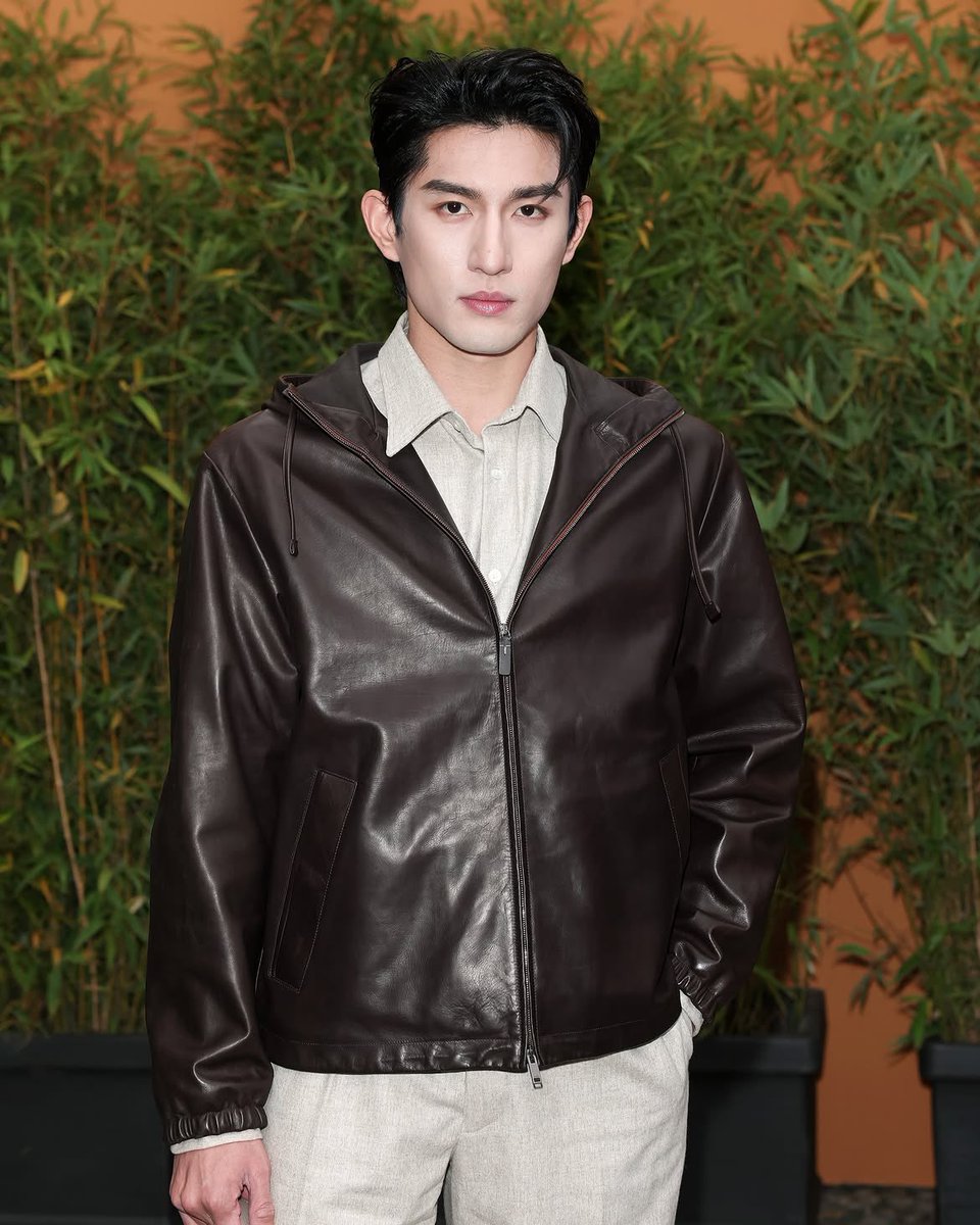 LevoreMagazine's tweet photo. Ayden Sng at Tod’s SS27 in Milan—clean, polished, and perfectly suited for the occasion. ✨🖤

#AydenSng #Tods #TodsSS27 #MFW #MilanFashionWeek #LevoréMagazine https://t.co/sUZPtU8c7e