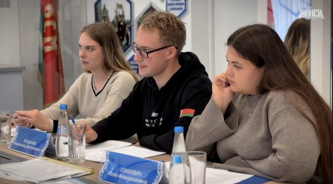up_uin's tweet photo. 📢 УИН в составе городской конкурсной комиссии 
Инкубатор малого предпринимательства УП «УИН» принял участие в работе Минской городской конкурсной комиссии конкурса молодёжных инициатив, которая прошла в Минском Доме молодёжи. https://t.co/og1d3BGXEl