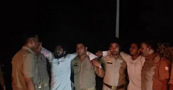 sanjoychakra's tweet photo. Muzaffarnagar- Rohan Rathi(18) was the son of Village Pradhan Vivek Rathi.

Nazim and his brother-in-law Shahwez killed Rohan.
 
Police caught both of them after an encounter when they received bullets on their legs. https://t.co/i9NF5T9RWP