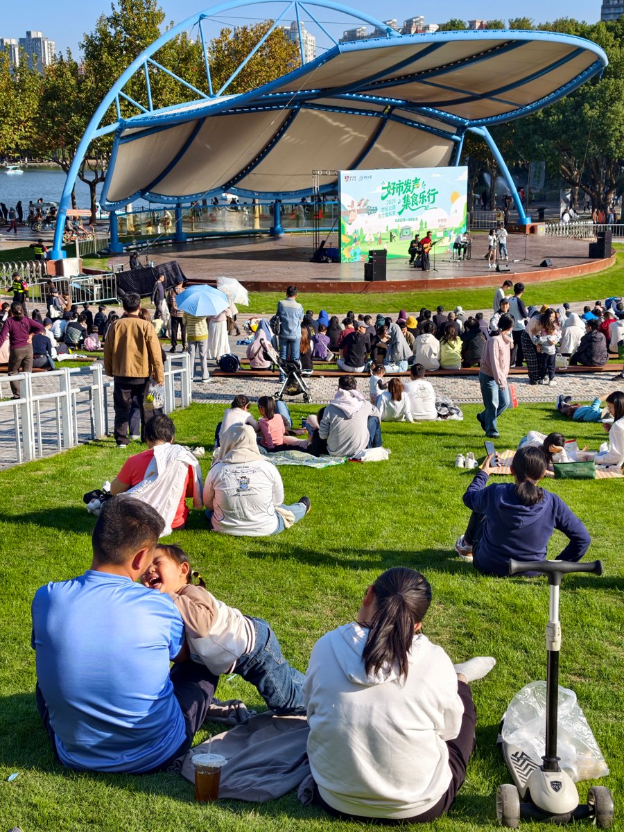 JerroldSpaazcj's tweet photo. Join our neighborhood block party this Saturday! Free snacks, lawn games u0026 a mini concert—bring your family, meet your neighbors u0026 make fun memories. 5PM at Central Park. https://t.co/Sh6hBtqHdz
