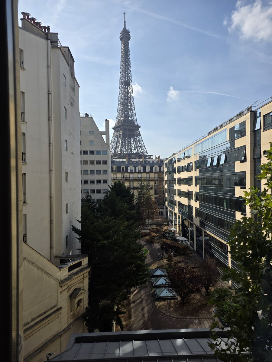 ptrmadurai's tweet photo. Back to London on a warm Friday evening after a couple of productive and fun days in Paris

The future is starting to shape up quite like my professional past...including frequent global travel😁 https://t.co/4bvYFbVPt3
