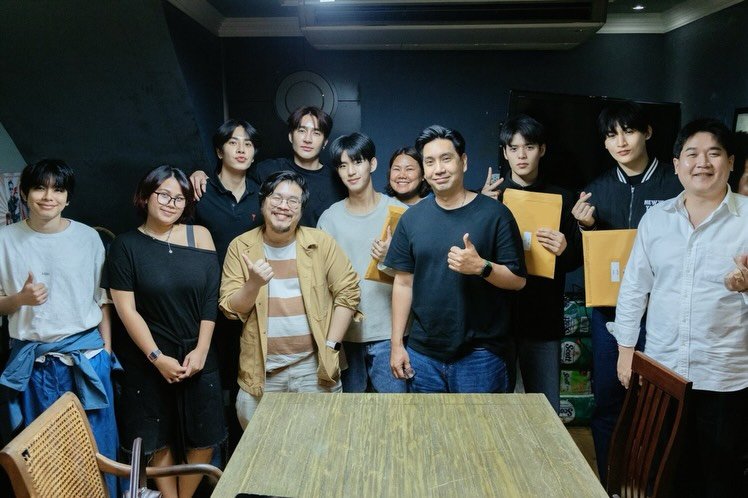 OhmPoon_PHfc819's tweet photo. cholumpibrothers_tvseries IG Post Update | 24.09.26
(1/3)
Are you ready yet? I’m super ready over here! #cupidghost #gmmtv
---++
Ohooo everyone is readying up!!! Soonest they'll start to roll the camera too!!!
#OhmPoon #โอห์มปูน #OhmThitiwat #poon_mit12 #EarthMix #promkcy https://t.co/KOjghPupQn