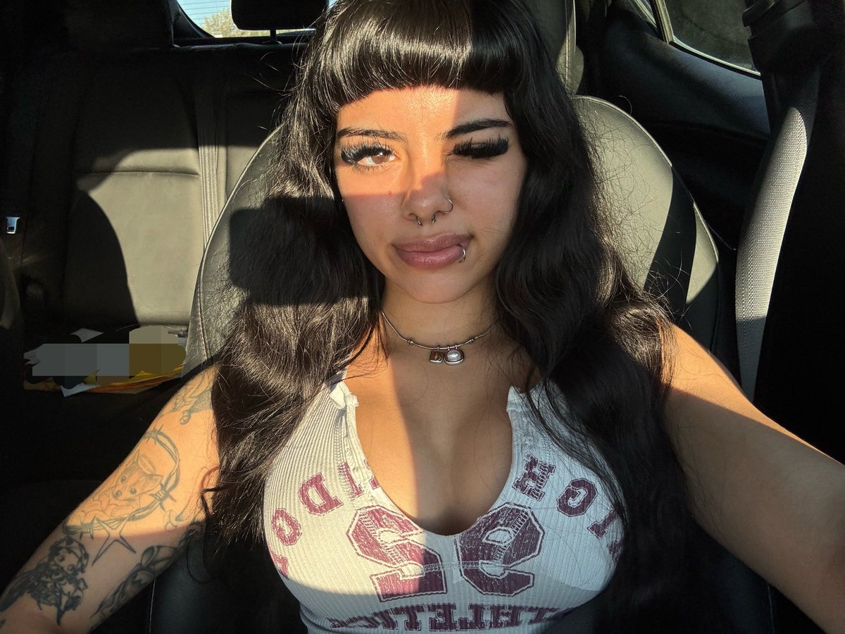 shynedupbaby's tweet photo. hi https://t.co/gT8vkjd1ty