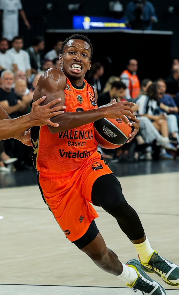 ferminrodriwez's tweet photo. TJ es una estrella en Europa. Hoy lo ha dejado claro! 

Y qué buenos minutos de Sako, Mirotic y Rivero. 

Xavi Albert ha ido buscando mezclas para encontrar equilibrio y vuelve con su primera ✅ como primer entrenador de EL 

A seguir! 🧡 https://t.co/CCeox0U2gv