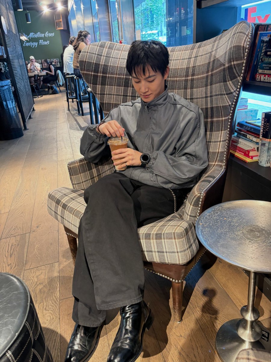 cyjprint's tweet photo. 260926 | INSTAGRAM [https://t.co/TmML3G5U8Z] 

“NY💙”

#JAYB #제이비 @defjaybkr #GOT7 https://t.co/Ut51WfoGXO