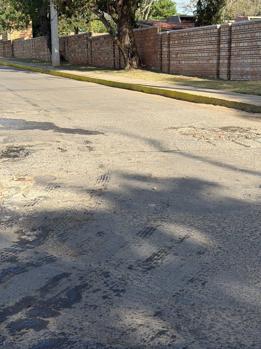 ReneCataldo's tweet photo. @luisbello_asu @Rocio_La_Negra @AsuncionMuni Así está esa intersección. Gracias desde ya. https://t.co/iz21DFTpnh