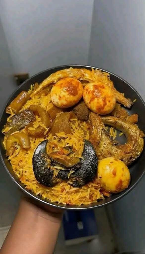 princekezzy's tweet photo. As them don pay salary dinner go sharp. 

Which one would you choose?
      A                                                   B https://t.co/FEXEqIeetl