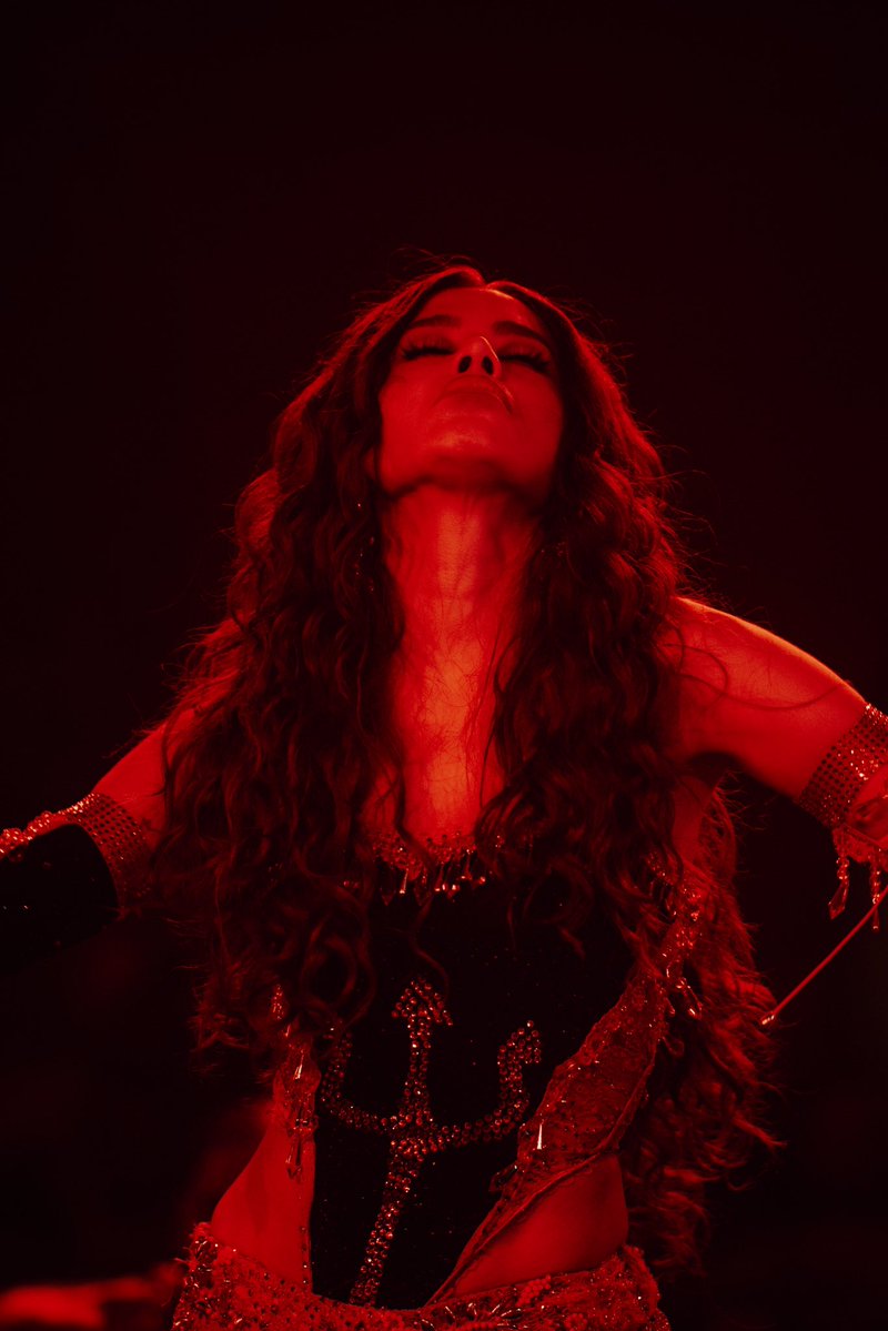 ewerton_ep's tweet photo. Uma sequência bem vermelha da coroação 👑 https://t.co/6Yut1tUMtw