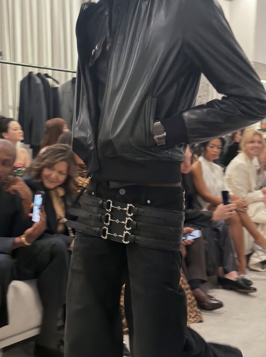 upnextdesigner's tweet photo. Gucci introduces a triple belt https://t.co/mq8lRpQxnO