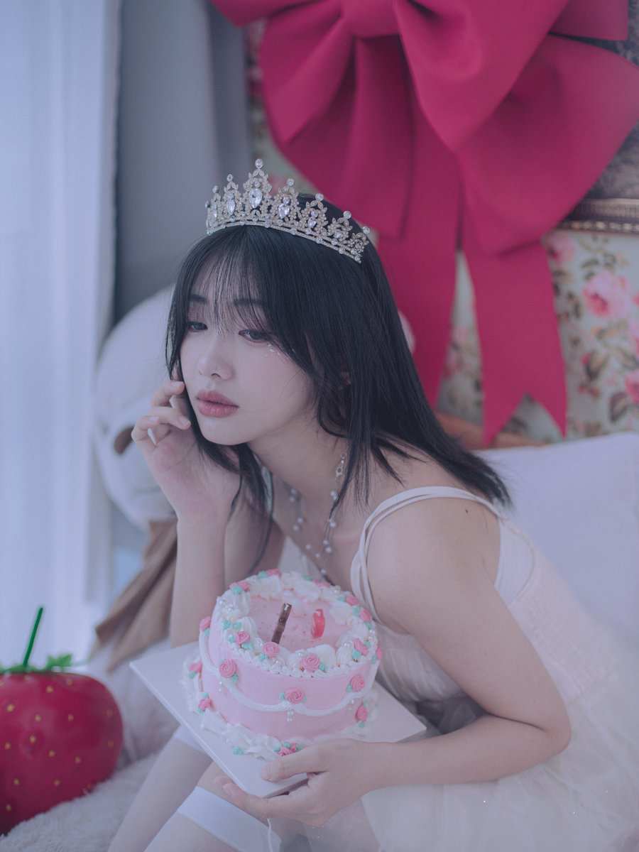 RonnaOrtman's tweet photo. Strawberry
Crowned in pink
With @j__euna. https://t.co/Pb4Tc94Dej