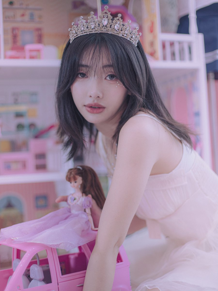 RonnaOrtman's tweet photo. Strawberry
Crowned in pink
With @j__euna. https://t.co/Pb4Tc94Dej