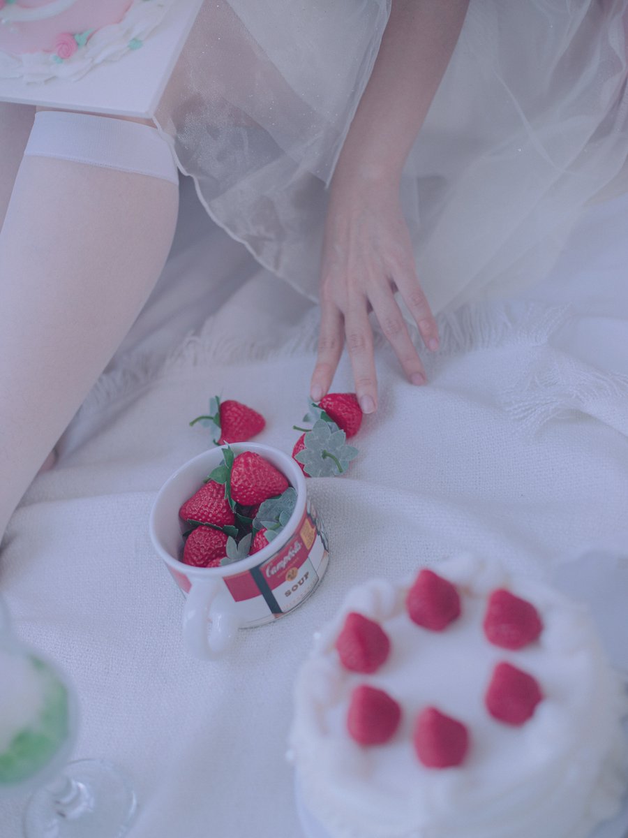 RonnaOrtman's tweet photo. Strawberry
Crowned in pink
With @j__euna. https://t.co/Pb4Tc94Dej