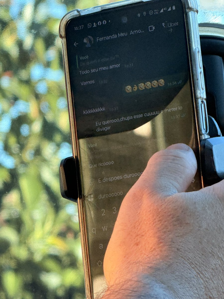 caduantunes_'s tweet photo. hoje peguei um Uber q o motorista fez eu embarcar na faixa do meio, errou o caminho 3 vezes e não saia do celular, fui invadir a privacidade dele e me deparo com isso https://t.co/bU8WtINMsY