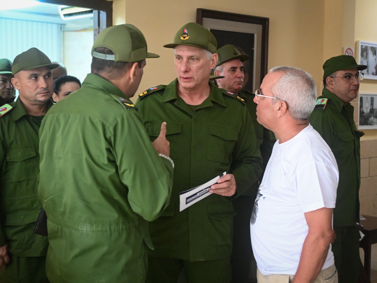 DiazCanelB's tweet photo. En una nueva jornada por el Día Nacional de la Defensa, desde el Consejo de Defensa de Zona “Rampa”, en Plaza de la Revolución, ratificamos que nuestra preparación es una prioridad del país.   

Dignidad y unidad son las premisas para proteger la Patria.

#Cuba 🇨🇺 https://t.co/nQ6i7yNCQ0