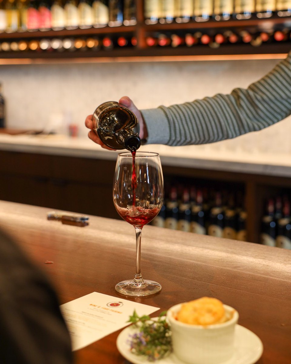 vsattui's tweet photo. There’s more than one way to enjoy wine at V. Sattui.

Paired with cheese, straight from the barrel, enjoyed picnic-style, or alcohol-free with our non-alcoholic options, however you like to sip (or not sip!), we’ve got a relaxing afternoon waiting for you. 🍷🧀🍇 https://t.co/h9cspsLKhb