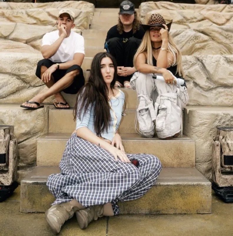 sourcekarolg tweet picture
