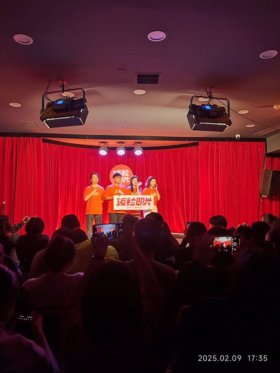 ArnulfoJaneway's tweet photo. Just finished a set at a tiny comedy club and someone yelled “YOU’RE FUNNIER THAN MY MOM’S COOKING!” Wildest compliment I’ve ever got—my mom’s meatloaf is a 10/10, so that’s a MAJOR W. https://t.co/VYr3uBFe4e