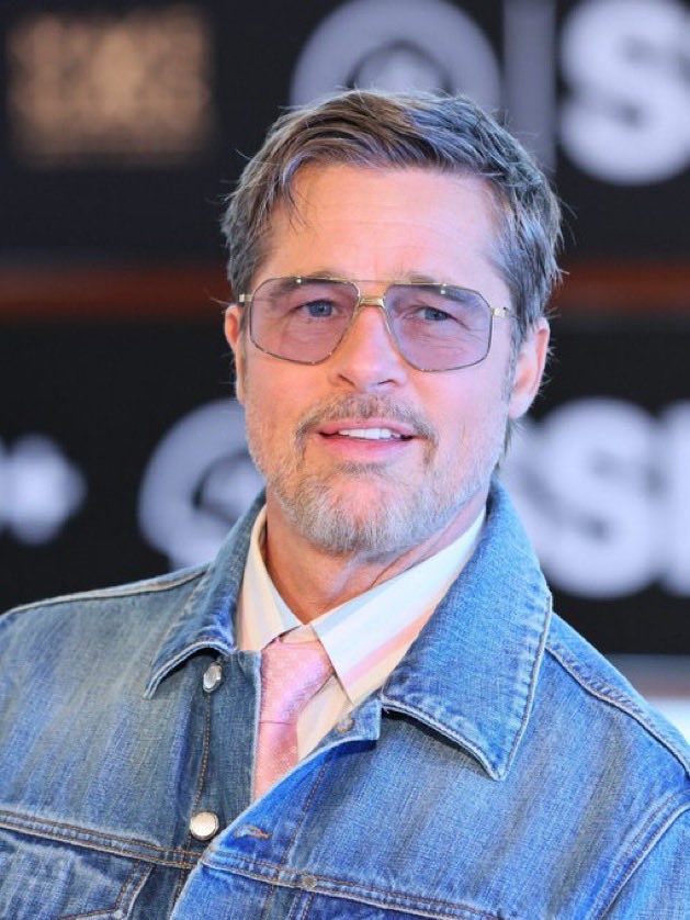 Indie5051's tweet photo. Brad Pitt recientemente https://t.co/2EVh5LLz9M