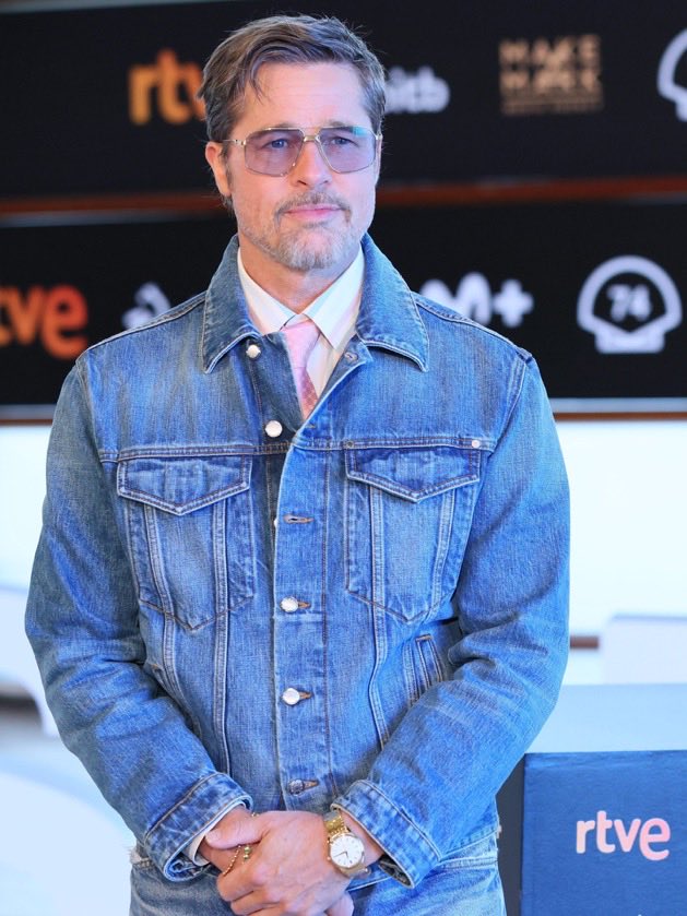 Indie5051's tweet photo. Brad Pitt recientemente https://t.co/2EVh5LLz9M