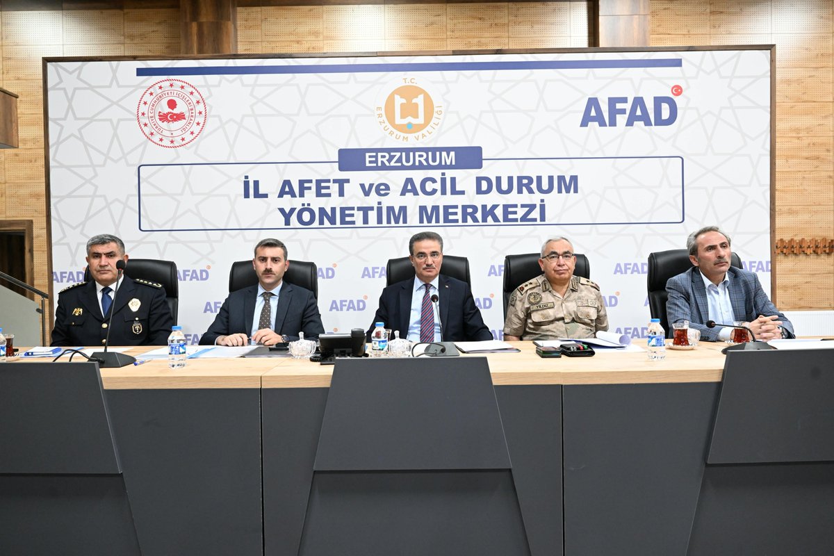 ademyhw's tweet photo. Koca koca adamlar toplanıp hayvanları aç bırakalım kararı almışlar bu nasıl bir akıl tutulması @ErzurumValiligi ?? Hayvanları koruma kurulu toplantısında alınmış bu kadar !!!! https://t.co/XkAm6N3eZF
