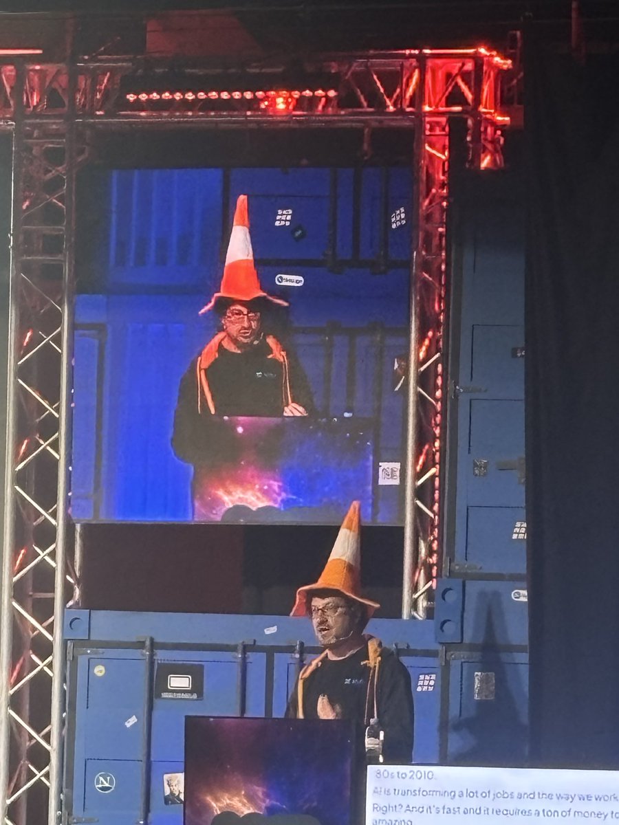 matiasmasca's tweet photo. #VLC creator at #Nerdearla Argentina https://t.co/6VE3rdlVbf