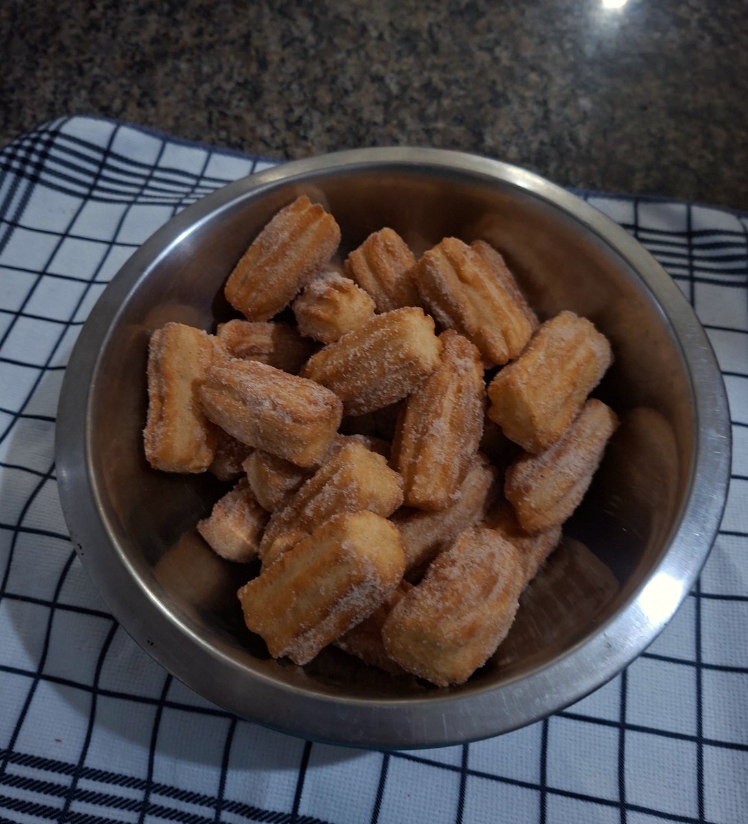 aally_07's tweet photo. Churros feitos pelas minhas mões https://t.co/rCZUzNxquU