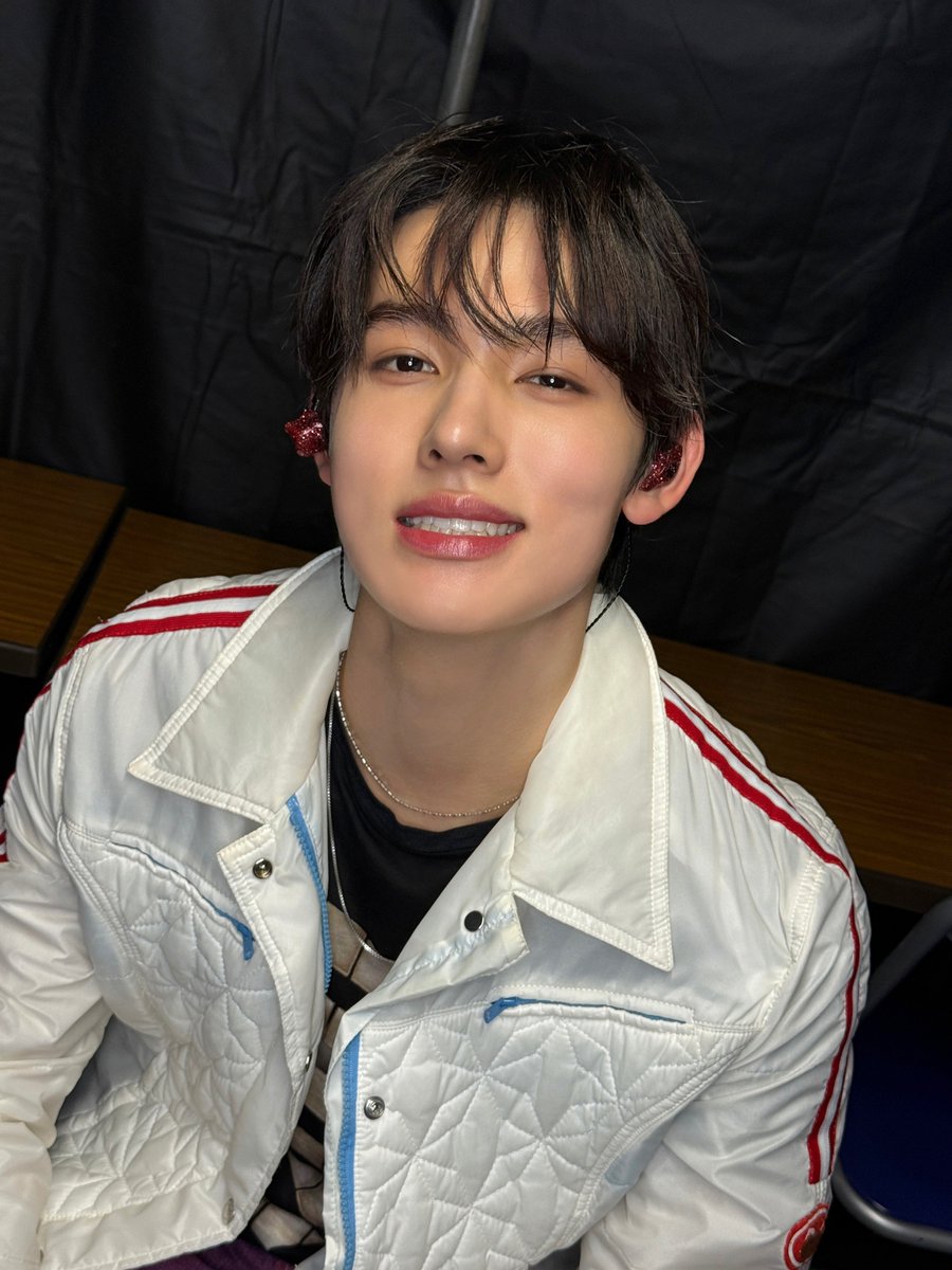 seonghyeyon's tweet photo. Bro passed the vibe check with flying colors and zero effort. https://t.co/3wSFDbEWG3