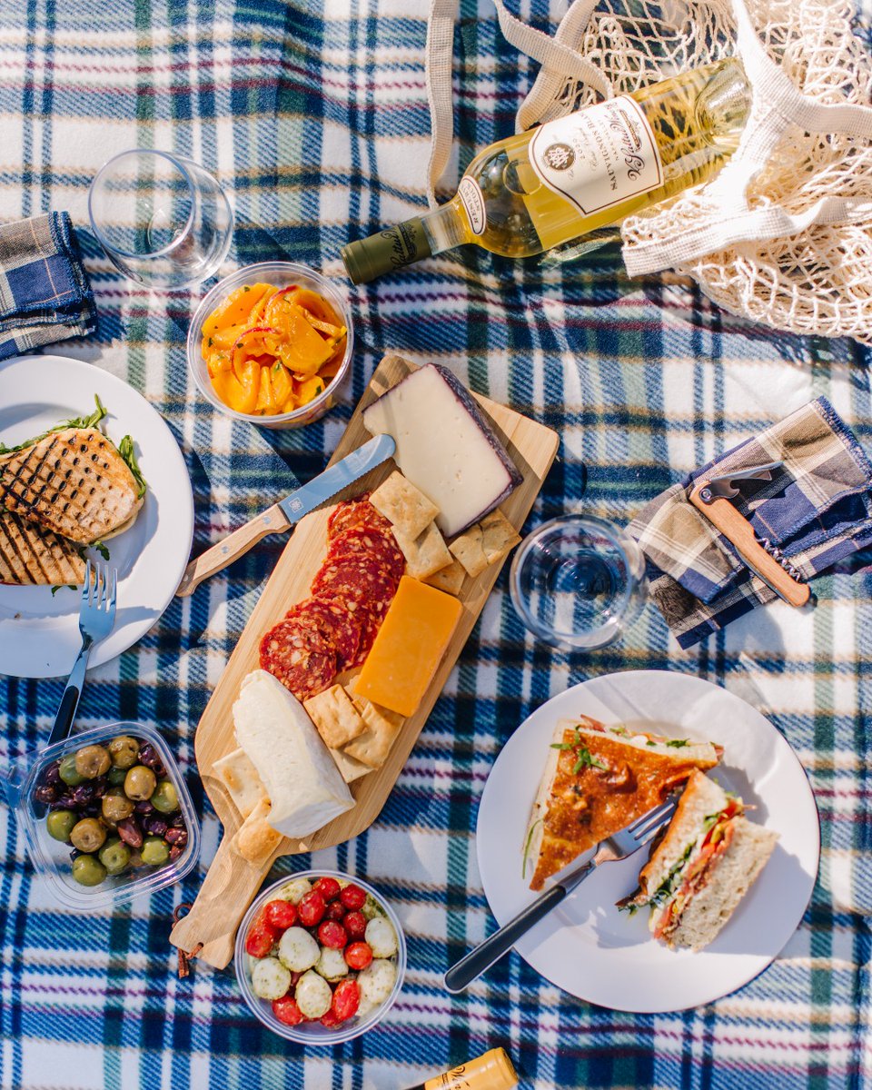 vsattui's tweet photo. There’s more than one way to enjoy wine at V. Sattui.

Paired with cheese, straight from the barrel, enjoyed picnic-style, or alcohol-free with our non-alcoholic options, however you like to sip (or not sip!), we’ve got a relaxing afternoon waiting for you. 🍷🧀🍇 https://t.co/h9cspsLKhb