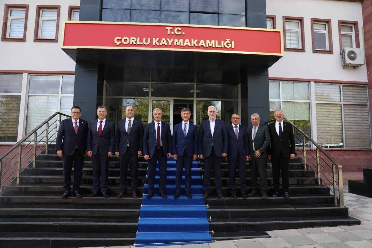 OsbVan's tweet photo. OSBÜK Başkanı Sn.@MemisKutukcu ,Başkanlığında Yönetim Kurulu Başkanımız Sn. Memet Aslan ve Yönetim Kurulu Üyeleri Çorlu Kaymakamı Sn. Niyazi Erten’i ziyaret ettiler.

@Osbuk_org 
@c_kaymakamlik
@memetaslanOSB
@YasarSen30
@FeyatGultepe
@yunus_mirun
@mahmut_akel
@bozyigitozcann https://t.co/wfFIVyhbDC