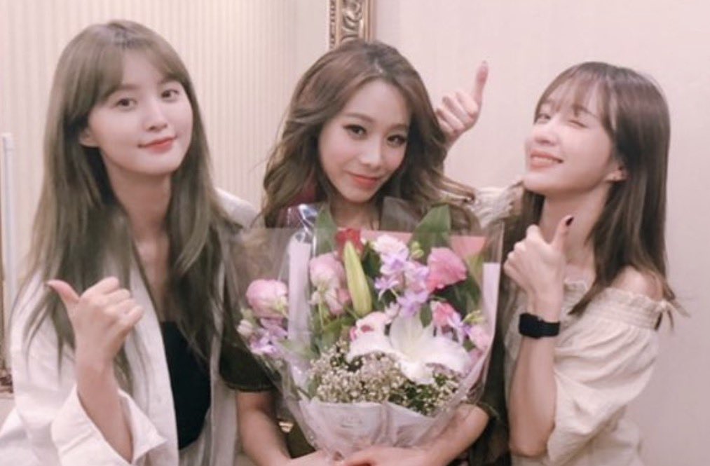 bestiearchive's tweet photo. BESTie being unfairly labeled traitors despite remaining friends and being friendly with EXID members :( https://t.co/OceFY71D6E