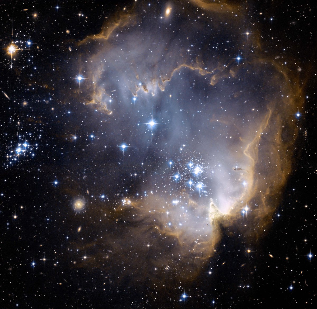 universal_sci's tweet photo. Spectacular:

Inside NGC 602 in the Small Magellanic Cloud, radiant young blue stars are hollowing out their surroundings, carving the cloud’s inner boundary as they slowly erode it.

(Credit: NASA) https://t.co/9B5zfgIdQX