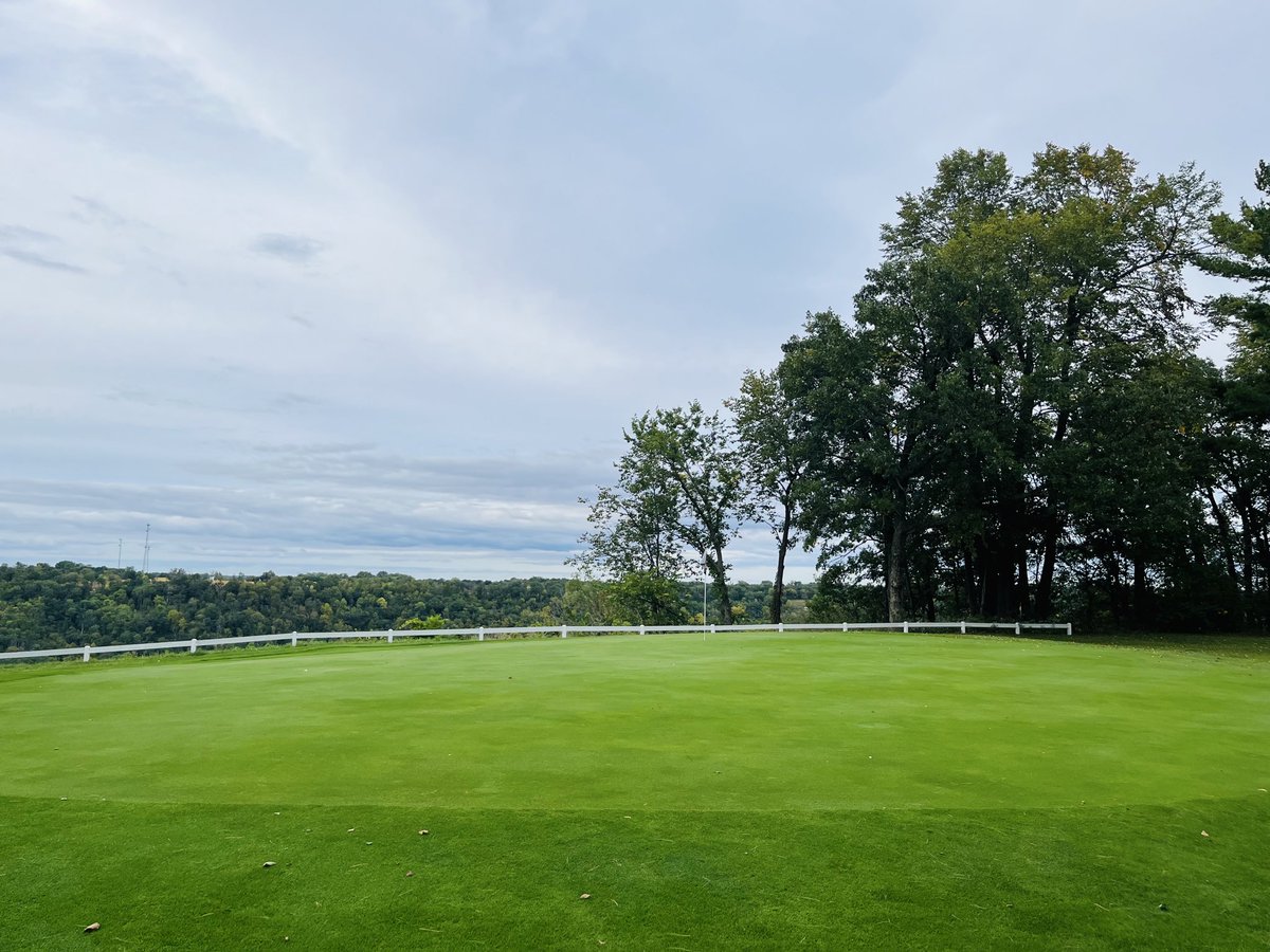 elmand21st's tweet photo. My chip shot. #golf #minnesota #fun https://t.co/vP0QtmLgGE