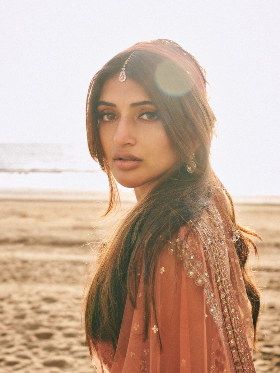 sreeleelaaddict's tweet photo. No one can match @sreeleela14 Aura and beauty standards 🥰
#sreeleela is GenZ Beauty queen 👑 https://t.co/ky3s5QqVT0