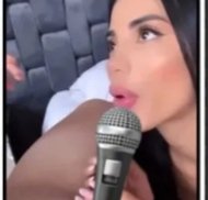 juampi90291's tweet photo. @Kariinagarcia A ver perrita canta el verso del kbzon, ya tienes experiencia agarrando mucho microfono ya debes saber cantar 😂😂 https://t.co/UssNSAhp9s