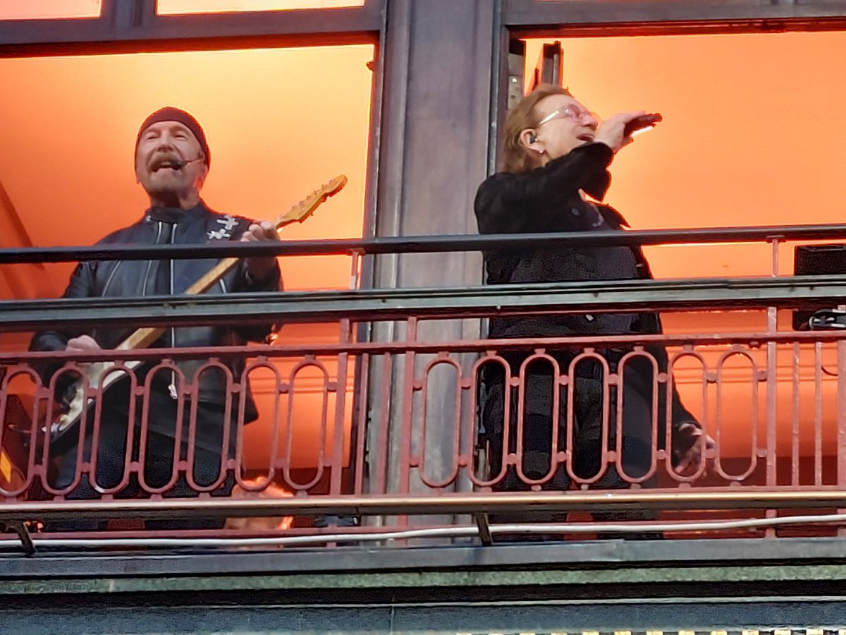 strghtedgematt's tweet photo. Great way to kick off the weekend by seeing U2 perform at Bewley's on Grafton Street today.  It was my first time seeing them live and they were brilliant

@U2 https://t.co/mHNoC5SaJP