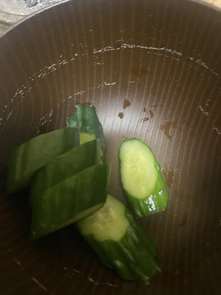 Ysuke1014's tweet photo. 昨日のご飯
朝→伊勢おかげ横丁でたまごサンド
昼→伊勢おかげ横丁で海老バーガー
夜→きゅうりのぬか漬け https://t.co/rqlKXqkMcL