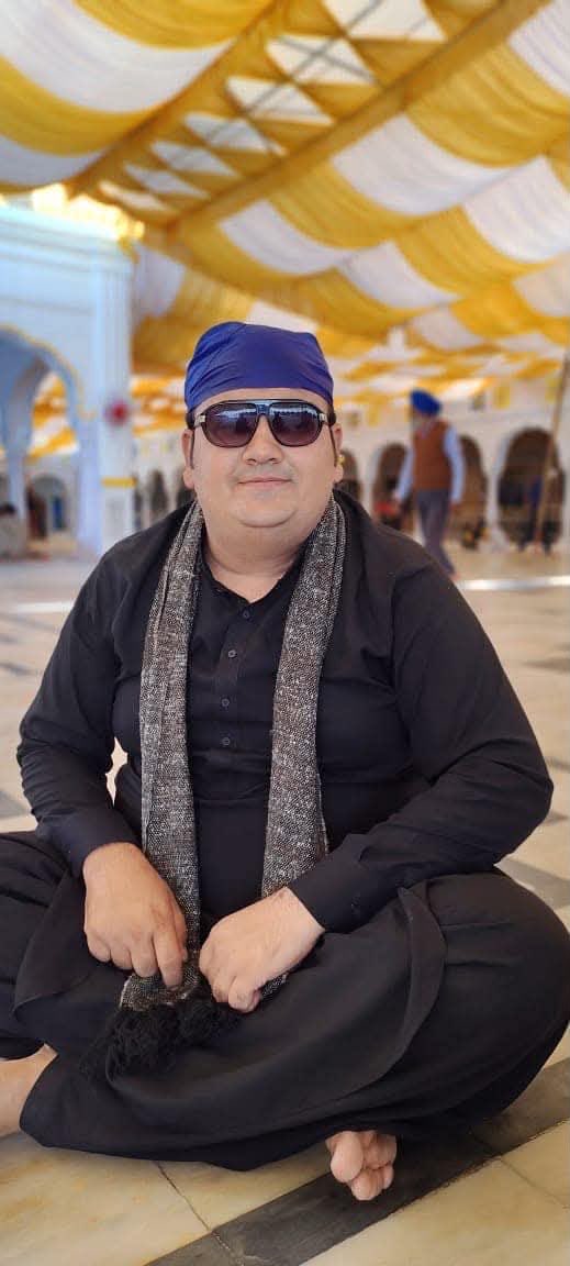 KesooMalKheealD's tweet photo. نوجوان نریش کمار کا قتل انتہائی افسوناک دل دہلا دینے والا واقع ہے، پُر امن کاروباری اور بے گناہ کے قتل نے کمیونٹی کو سوگوار کر دیا، آئی جی سندھ سے رابطے میں ہوں، ملزمان کی گرفتاری کے اقدامات فوری کئے جائیں، سوگوار خاندان کیساتھ دلی ہمدردی ہے، انکے دکھ میں ساتھ کھڑا ہوں ۔ https://t.co/AYV1APXTB5